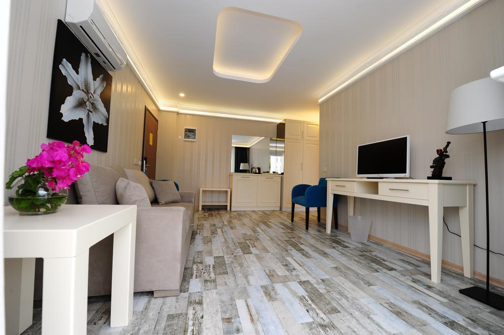 Delita Suite Hotel Turkbuku Голтуркбуку Екстериор снимка